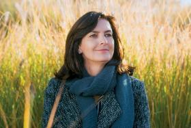 Joanna Kuciel-Frydryszak jest dziennikarką i autorką książek.