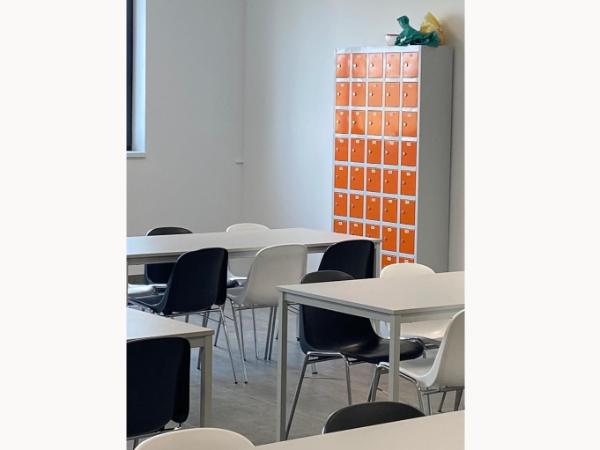 Na co zawracać uwagę przy zakupie szafek szkolnych – poradnik dla placówek edukacyjnych