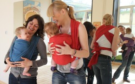 Akademii „Tamika” Katarzyny Twarowskiej. Chusta ułatwa kontakt.