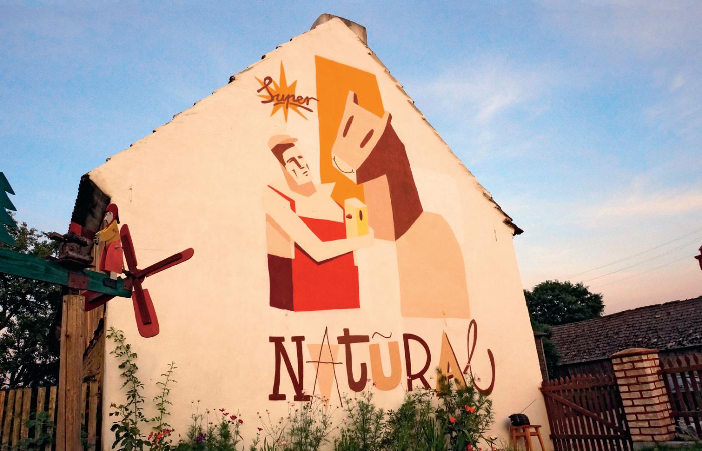 Mural Jacka Wielebskiego w Pomysku Małym na Kaszubach, który powstał podczas projektu Rurales.