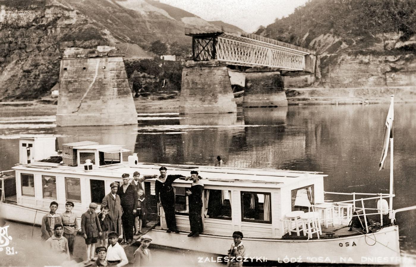 Pocztówka z Zaleszczyk z budowanym przez Dniestr mostem (1925 r.)