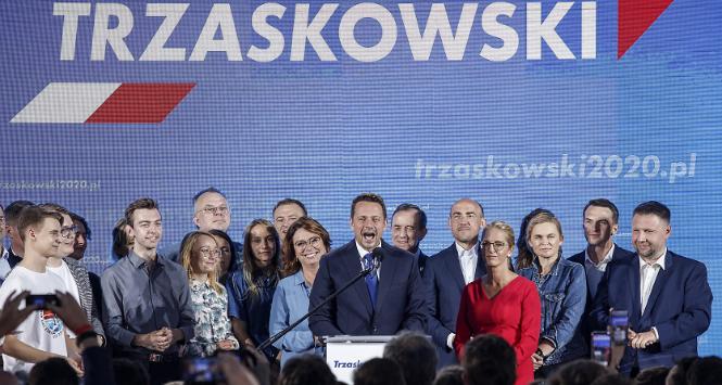 Trzaskowski, nawet z konieczności, jest samodzielnym, a nawet można powiedzieć, samotnym graczem.