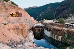 Praca przy tamie w pobliżu wsi Kalivac