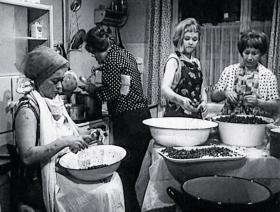 „Wojna domowa” powraca w kolejnych emisjach i ma widzów, których wciąż bawi.