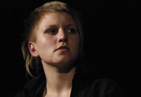 Jej debiutancka powieść to „Wojna polsko-ruska pod flagą biało-czerwoną” o charakterze dresiarskim.