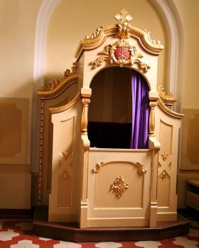 Patryk jest winien tylko tego, że pełnił obowiązki księdza, do czego nie miał uprawnień, i publicznie nosił strój, do którego nie miał prawa. Nie wiadomo, po co.