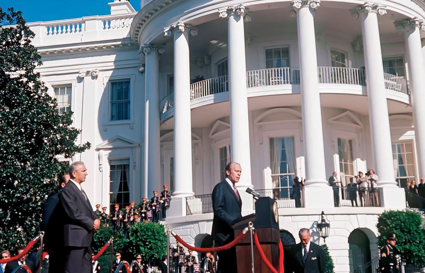 Powitanie I sekretarza KC PZPR Edwarda Gierka (drugi od lewej) przez prezydenta Geralda Forda