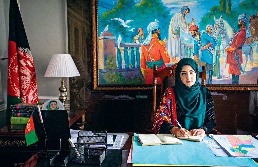 Szagufa Nurzaj w swoim biurze poselskim w Kabulu. To już przeszłość. Teraz współprowadzi obrady emigracyjnego parlamentu kobiet w Atenach, a wkrótce chce podjąć studia w Kanadzie.