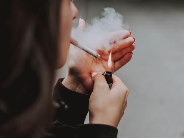 Tradycyjne papierosy wciąż pali blisko 8 mln Polek i Polaków.
