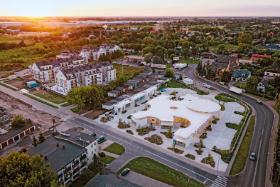 Tegoroczny laureat Nagrody Architektonicznej POLITYKI – targ w podwarszawskim Błoniu: widok z góry.