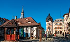 Plac Europy w słowackim Komarnie, kicz spontaniczny, oddolny