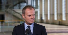 Po latach rządzenia Donald Tusk wciąż odnosi sukcesy. Bo, jak mało kto, umie mieszać w tyglu polityki i wstrząsać nim, nie wypijając tego, co się nawarzyło.