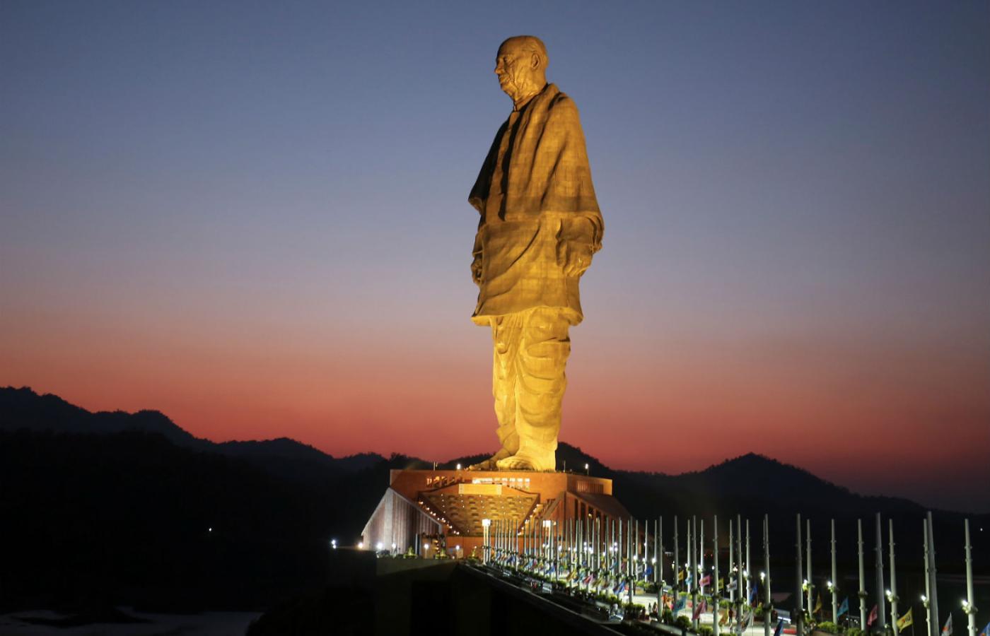 W zapomnianym zaułku Gudżaratu odsłonięto gigantyczną figurę Sardar Vallabhbhai Patela, jednego z bohaterów ruchu niepodległościowego sprzed stu lat.