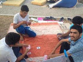 W tych nienormalnych warunkach na każdym kroku widać gorącą potrzebę, żeby było tak jak zawsze.