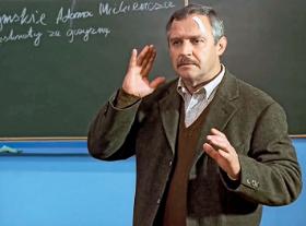 Marek Kondrat jako nauczyciel w filmie „Dzień świra”.