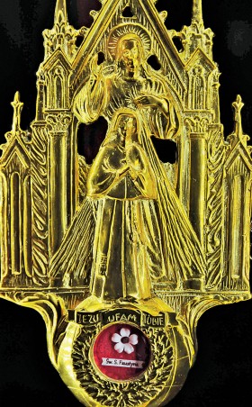 Kosteczka św. Faustyny z kościoła w Nakle.