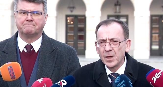 Maciej Wąsik i Mariusz Kamiński wydali oświadczenie przed Pałacem Prezydenckim, 9 stycznia 2024 r.