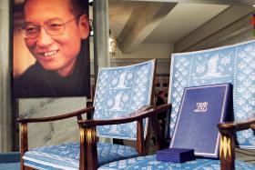 Pokojowa Nagroda Nobla dla Liu Xiaobo. Chiński dysydent nie został wypuszczony z więzienia na uroczystość jej wręczenia. Oslo, 2010r.