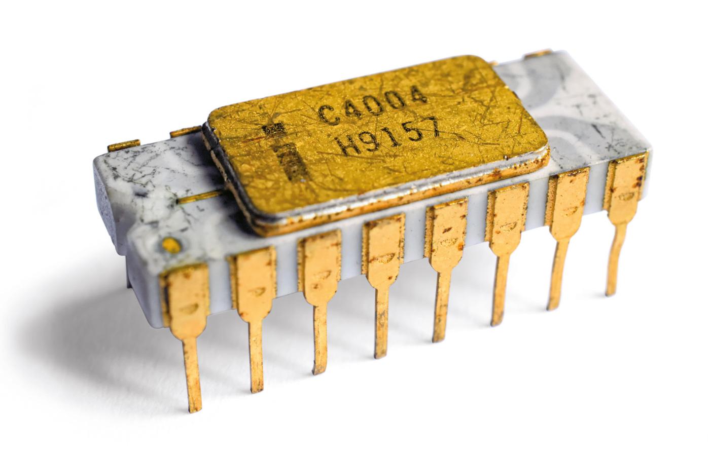 Historyczny mikroprocesor Intela.