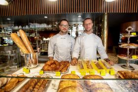 Albert Judycki (po prawej) i Jacek Malarski zarządzają Lukullusem przez całe dorosłe życie. Z perspektywy czasu widzą, że Lukullusowi udało się suchą nogą przejść przez pandemię.