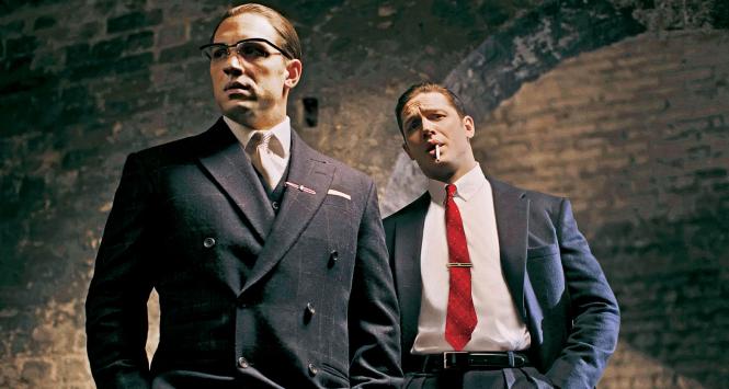 Tom Hardy w podwójnej roli braci Kray zasługuje co najmniej na nominację do Oscara.