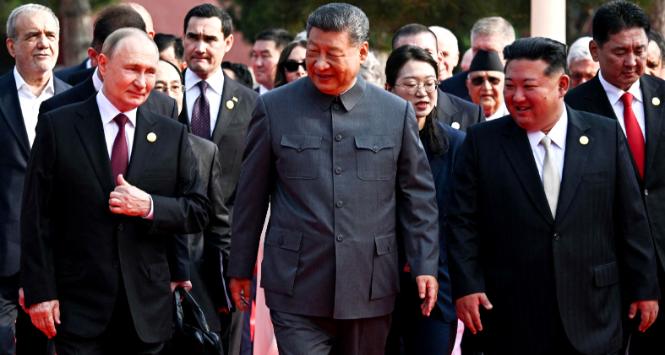 Władimir Putin, Xi Jinping i Kim Dzong Un przed paradą wojskową w Pekinie z okazji 80. rocznicy zwycięstwa nad Japonią, 3 września 2025 r.