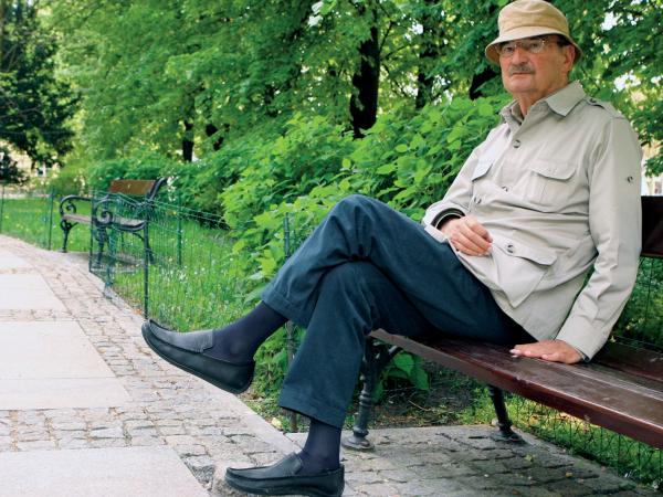 Mrożek, jak to Mrożek, woli lakoniczność, a poza tym wiele rzeczy już go nie interesuje