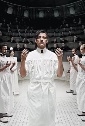 Clive Owen jako dr. John Thackery w 'The Knick'.
