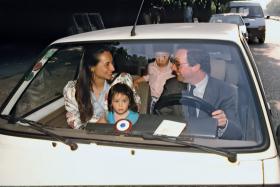 Ségolène Royal i François Hollande z dziećmi w 1988 r.