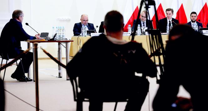 Zbigniew Lichocki (pierwszy od lewej) przed komisją ds. reprywatyzacji w styczniu 2018 r.