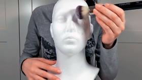 SoftAnna z Poznania – jedna ze światowych gwiazd gatunku – w scence z manekinem