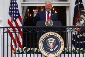 „Trump jest dla USA tak wielkim zagrożeniem właśnie dlatego, że nie ma żadnych politycznych doświadczeń”.