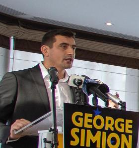 Założyciel Sojuszu na rzecz jedności Rumunów (AUR) George Simion.