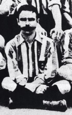 Charles Miller - człowiek, który przywiózł do Brazylii futbol.