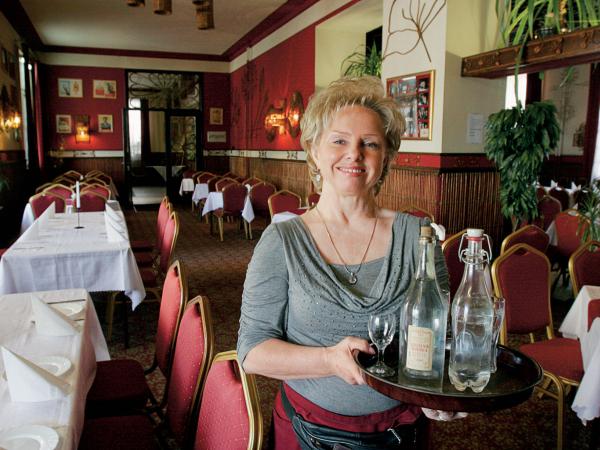 Lokal Lotos na warszawskim Mokotowie był uznawany za kultowy, zanim stał się miejscem regularnych spotkań miłośników peerelowskich kryminałów.