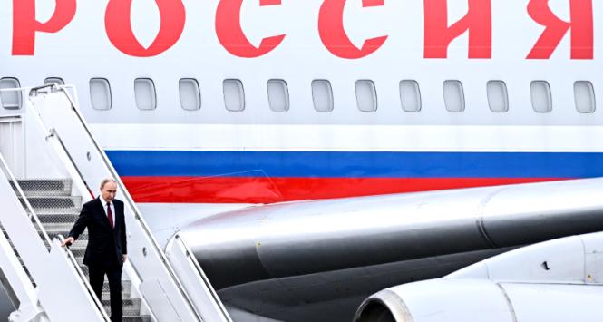 „Rosja przestała być pariasem, wyszła z izolacji, a Donald Trump uważa Putina za równego sobie” - mówiła w sobotę rano na antenie Radia Monocle Nina dos Santos. To jeden z komentarzy po szczycie na Alasce, 15 sierpnia 2025 r.