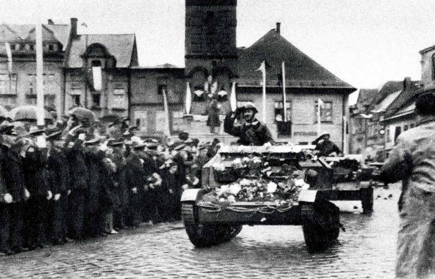 Defilada polskich tankietek na Zaolziu, październik 1938 r.