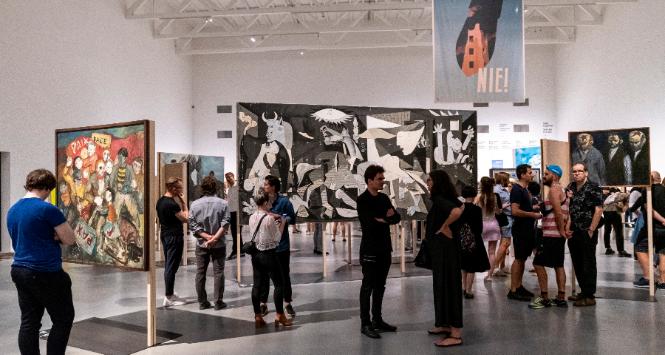 Wystawa „Nigdy więcej” w Muzeum Sztuki Nowoczesnej w Warszawie.