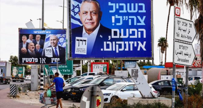 Gadi Eisenkot czy Beniamin Netanjahu? Billboardy przy wjeździe do Kirjat Malachi