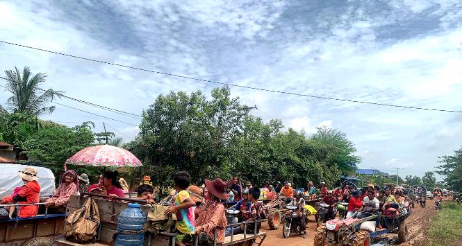 Ewakuacja mieszkańców przygranicznej prowincji Oddar Meanchey w Kambodży, 24 lipca 2025 r.