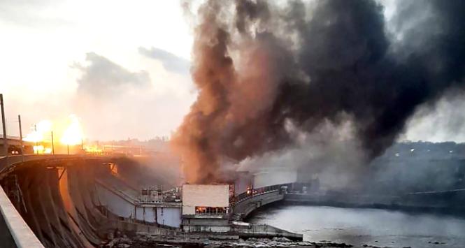 Płonąca elektrownia wodna w Dnieprze, 22 marca 2024 r.