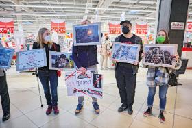 Protest przed supermarketem Auchan.