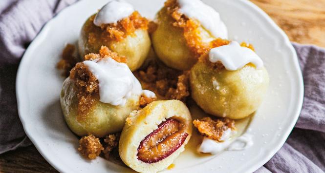 Wegańskie knedle z owocami