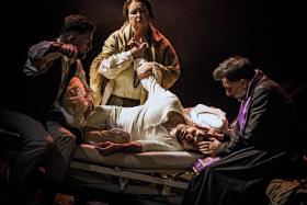 „Rok z życia codziennego w Europie Środkowo-Wschodniej” Pawła Demirskiego i Moniki Strzępki w Starym Teatrze w Krakowie.