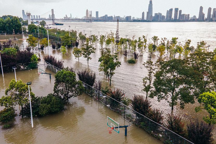 Rzeka Jangcy pod Wuhanem. Prowincja Hubei została w tym roku szczególnie ciężko doświadczona.