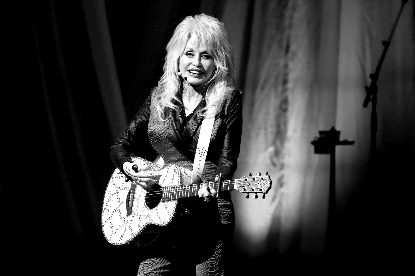 Gdy nie ma już z nami Dolly Parton, okazuje się, jak bardzo niedoceniana bywała jej obecność | Dolly Parton nie żyje. Gdy nie ma jej już z nami, okazuje się, jak niedoceniana bywała jej obecność