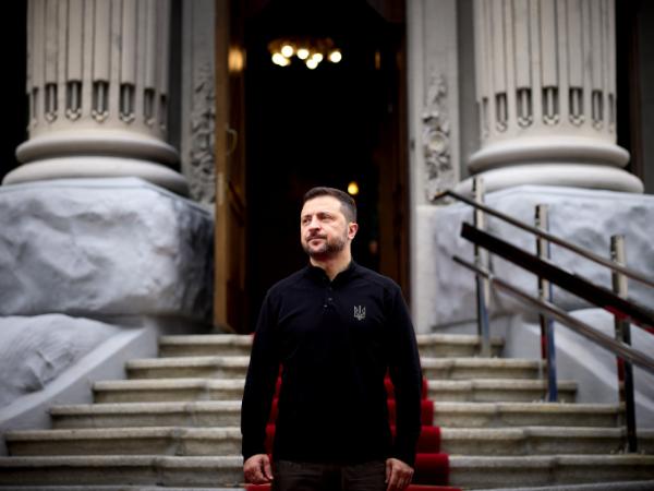 Prezydent Ukrainy niespodziewanie ogłosił nową możliwość rozwiązania konfliktu w Ukrainie. Teoretycznie wybiega ona naprzeciw zachodnim propozycjom i nastrojom społecznym, ale w praktyce służy raczej na użytek wewnętrzny, a także by pokazać Zachodowi, że ten kierunek myślenia do niczego nie prowadzi.