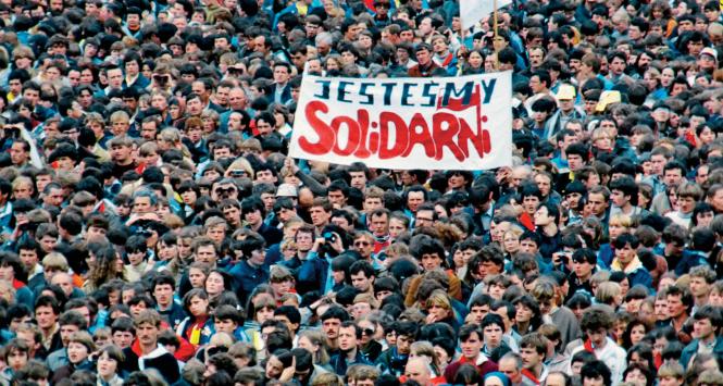 „Realnie możliwe ruchy społeczne są raczej efemeryczne. Pojawiają się, znikają, znowu wybuchają”.