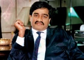 Dawood Ibrahim, indyjski wróg publiczny numer jeden, nosi duże ciemne okulary, ma filmowy uśmiech i uwielbia filmy z Bollywood.