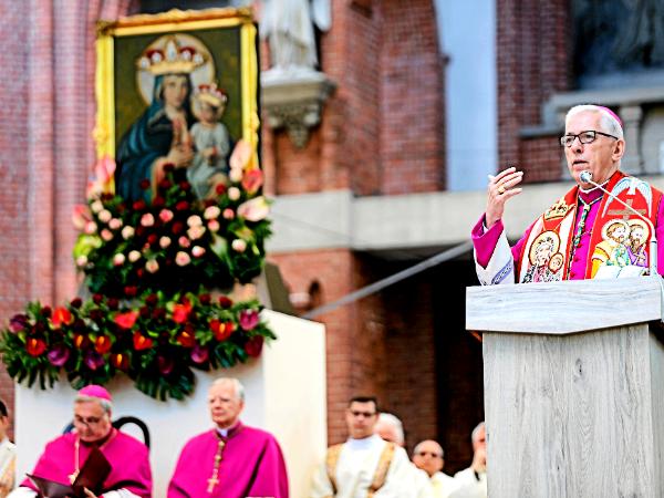 Metropolita katowicki abp Wiktor Skworc. Maj 2019 r.